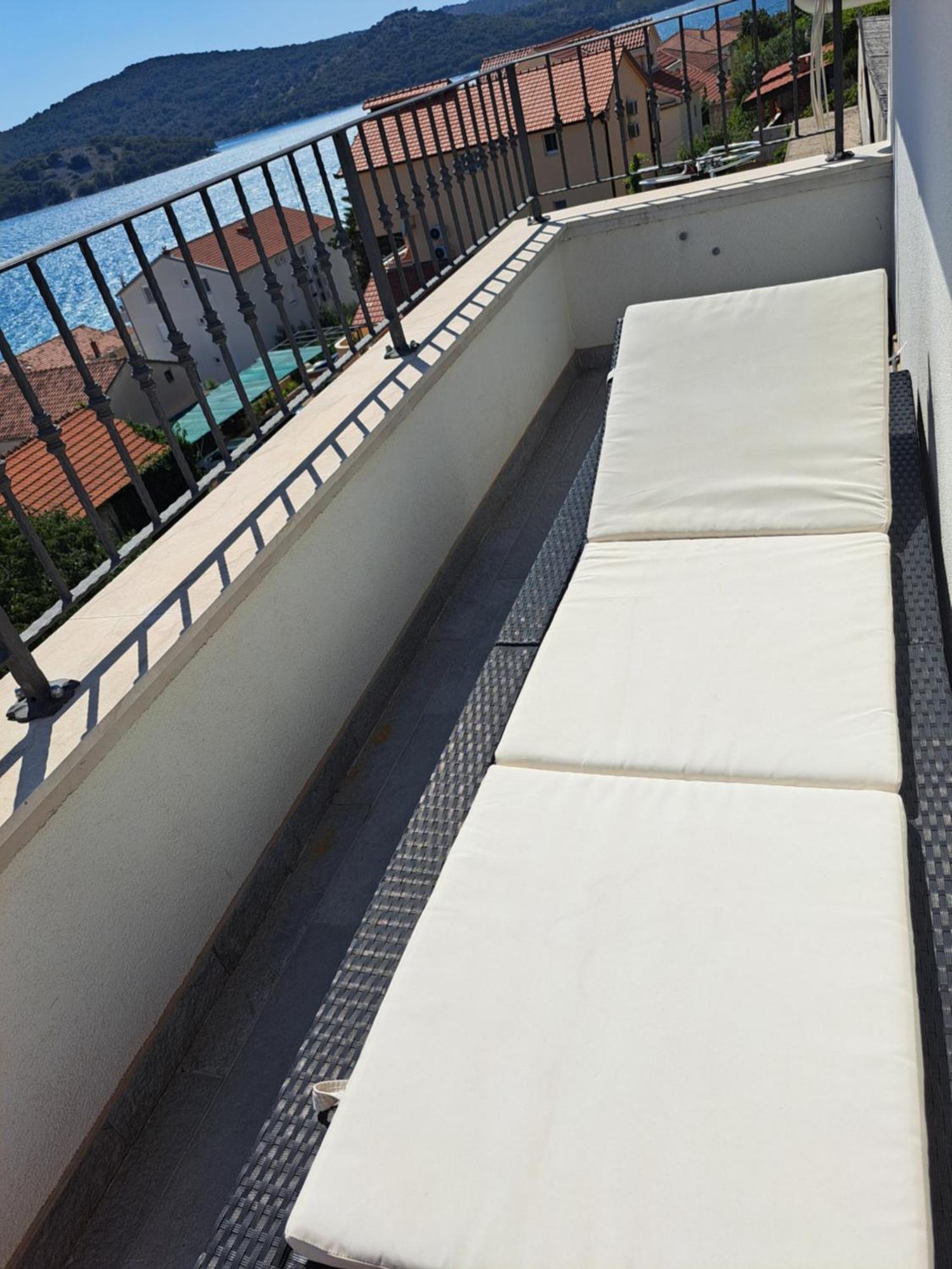 Cuzela-Papata Apartments Tisno Exterior photo