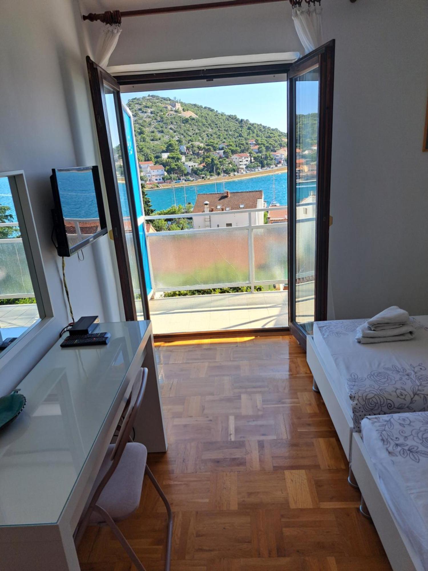 Cuzela-Papata Apartments Tisno Exterior photo